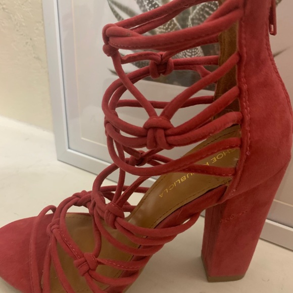 Plum Knotted Block Heels fit a 7.5 - Picture 3 of 7